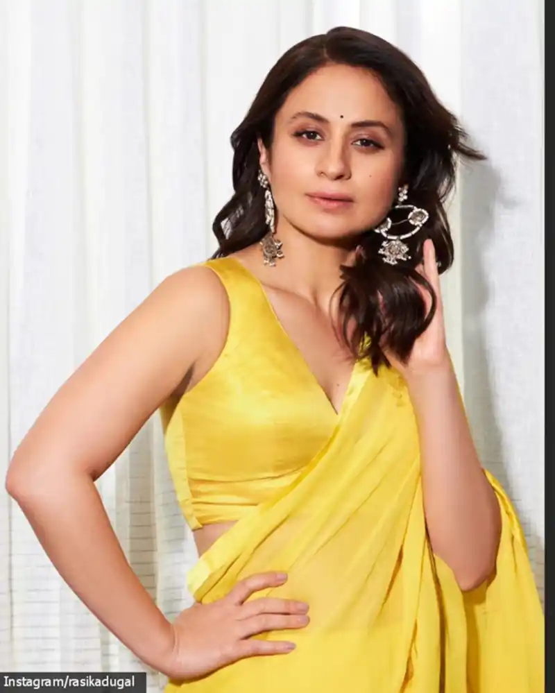 rasika dugal saree mirzapur actress beena 4