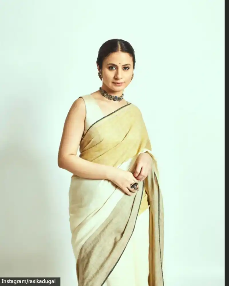 rasika dugal saree mirzapur actress beena 7