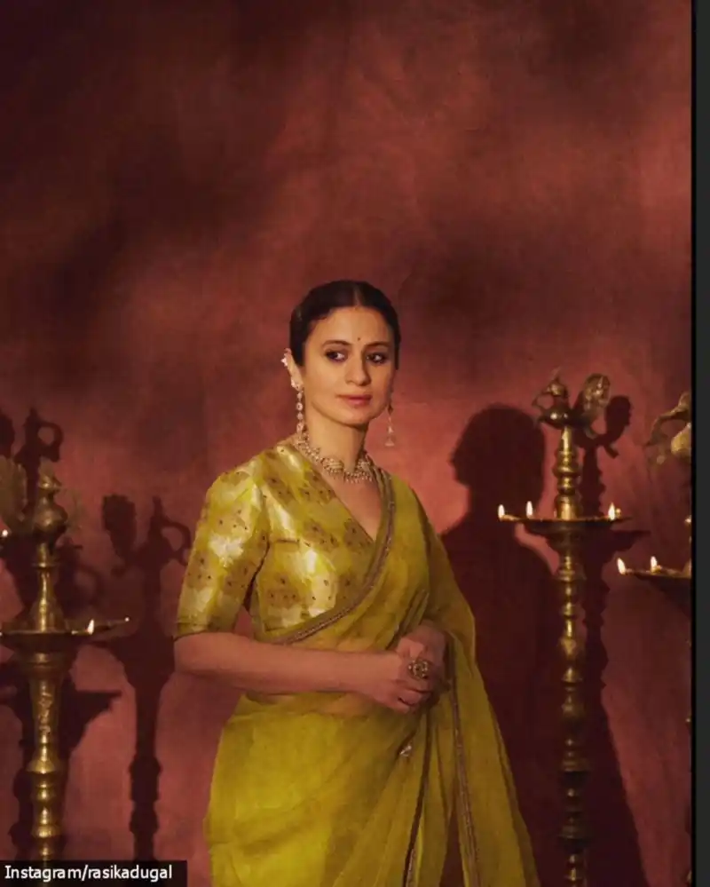 rasika dugal saree mirzapur actress beena 8