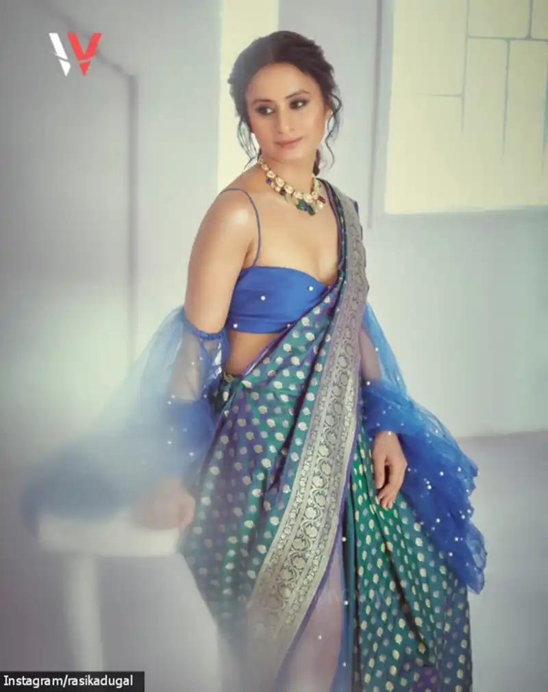rasika dugal saree tiny blouse mirzapur actress beena 1