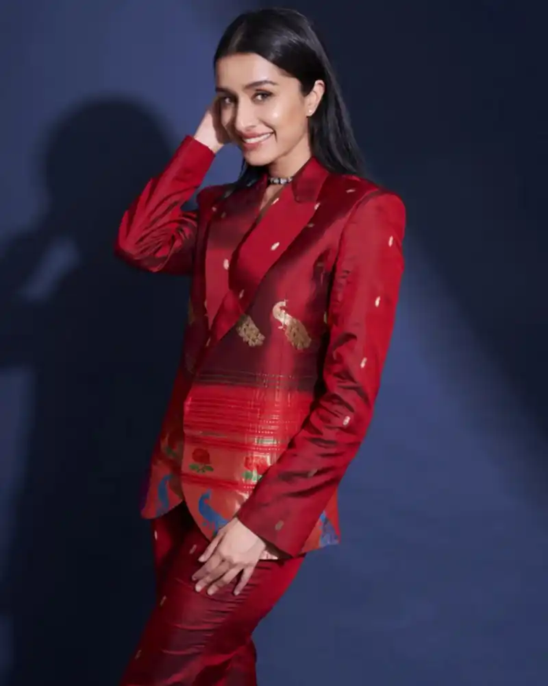 shraddha kapoor red pantsuit