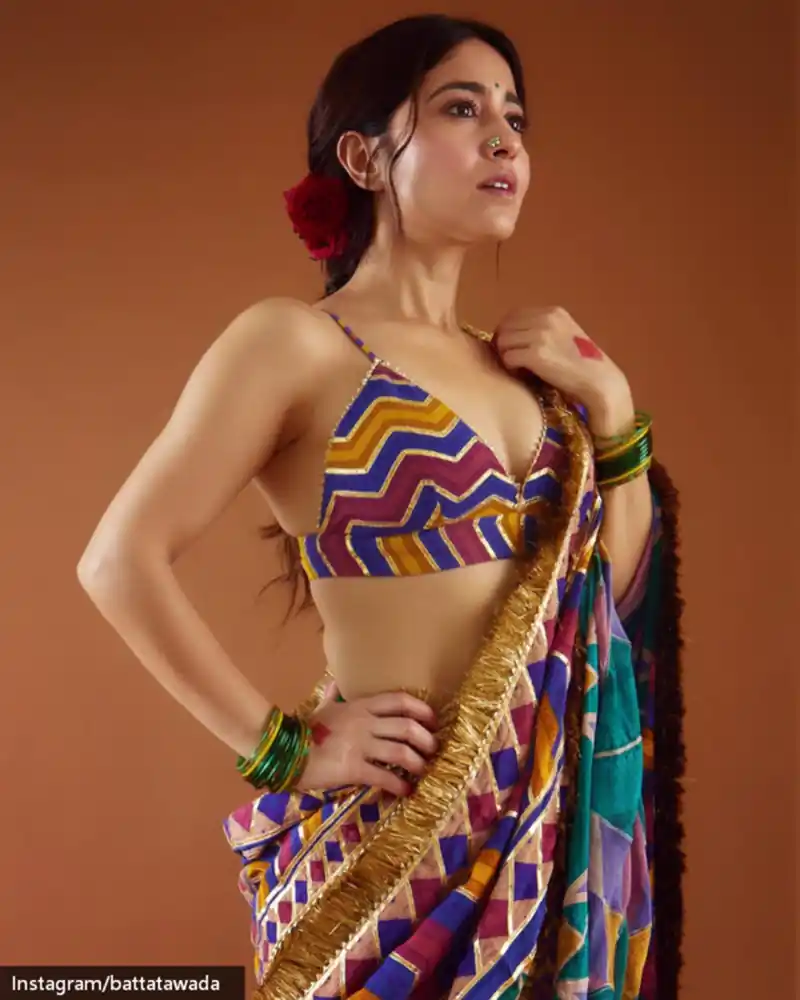 shweta tripathi saree deep neckline blouse haraamkhor actress 5