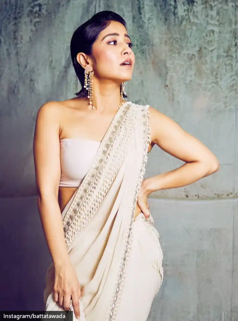 shweta tripathi saree haraamkhor actress 4