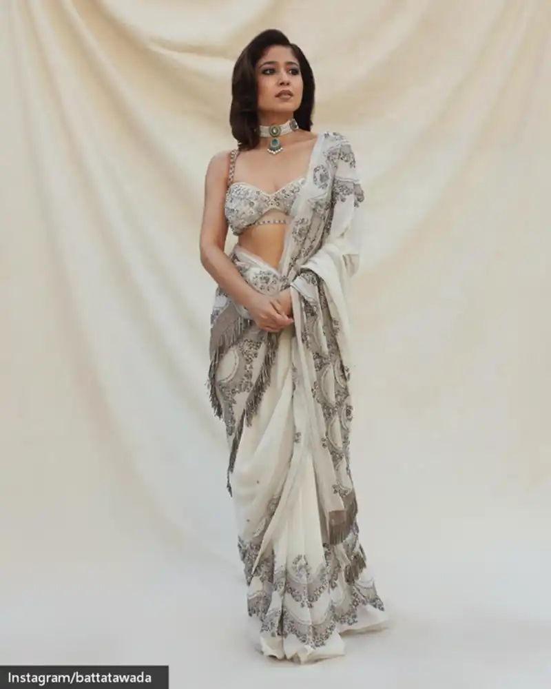 shweta tripathi saree haraamkhor actress 6