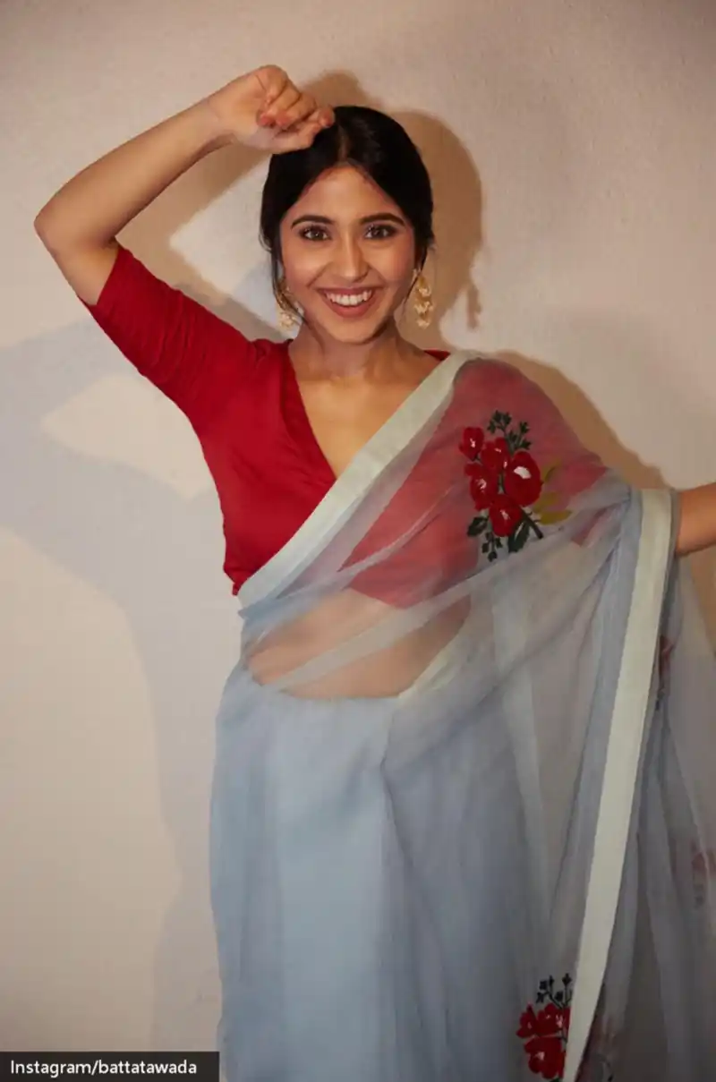 shweta tripathi saree haraamkhor actress 7